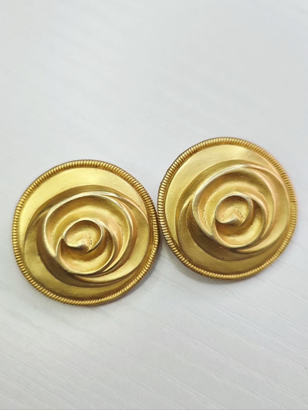 Vintage Gold Spiral Rose Disc Clip-On Earrings - Women's Jewelry